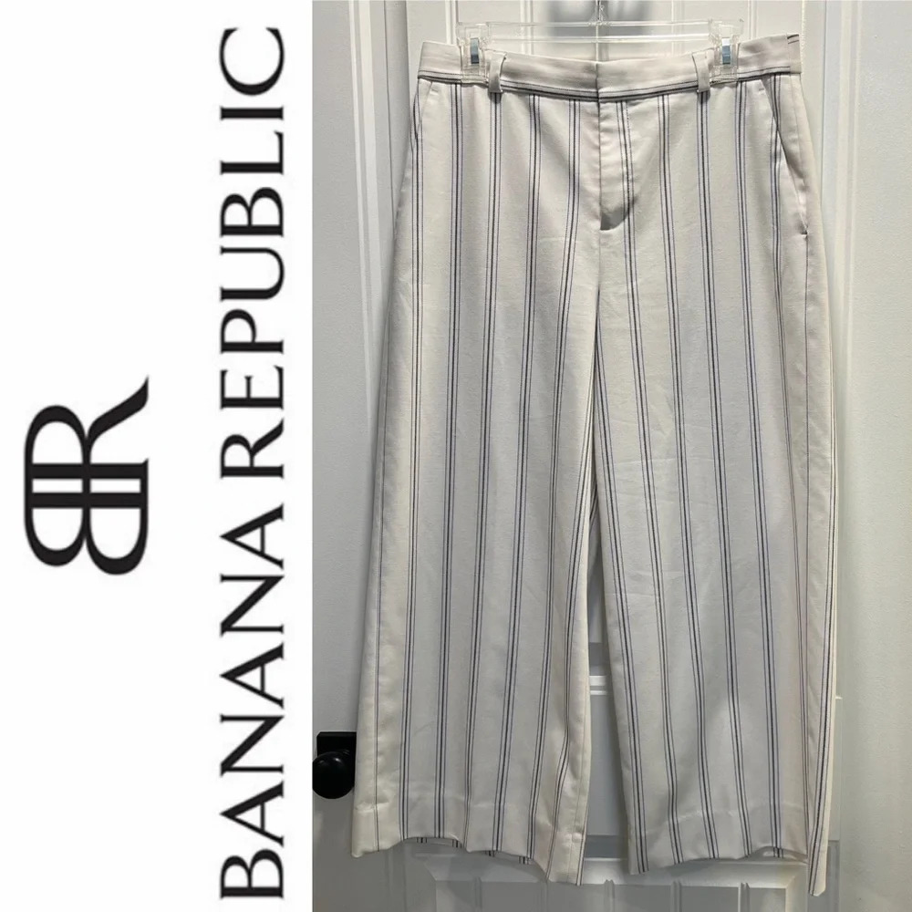 Banana Republic ‘Blake Crop’ White with‎ Skinny Blue Stripes. Size 8.
